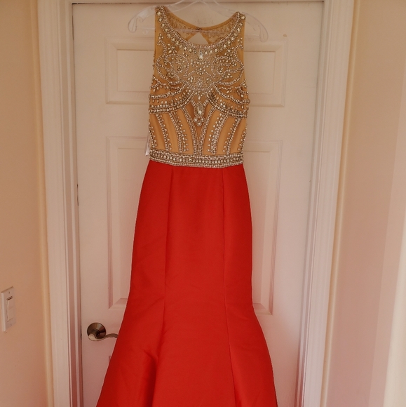 Red mermaid evening gown by Jovani, open back, size 6 - Picture 4 of 8